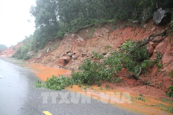 Các điểm bị ách tắc giao thông trên tuyến quốc lộ miền Trung do mưa bão