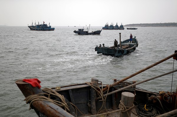 Trung Quốc triệt phá đường dây buôn lậu dầu mỏ tinh chế