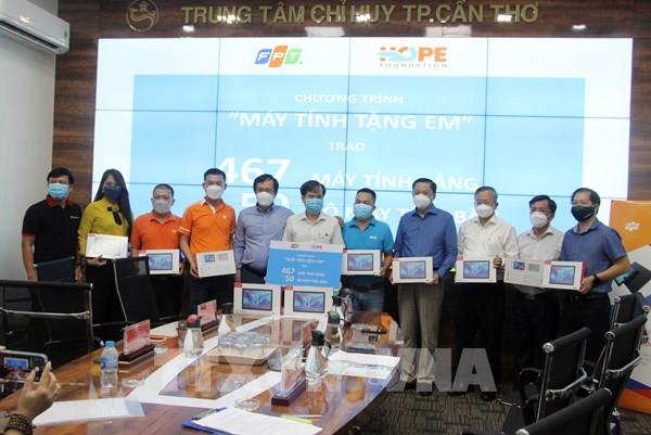 Tập đoàn FPT hỗ trợ thiết bị học tập online cho học sinh Cần Thơ