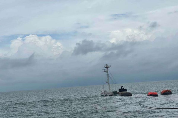 Tàu cá Trung Quốc chìm ở ngoài khơi Hàn Quốc, 3 thuyền viên mất tích