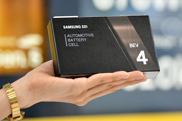 Samsung SDI bắt tay với Stellantis lập liên doanh sản xuất pin cho xe điện
