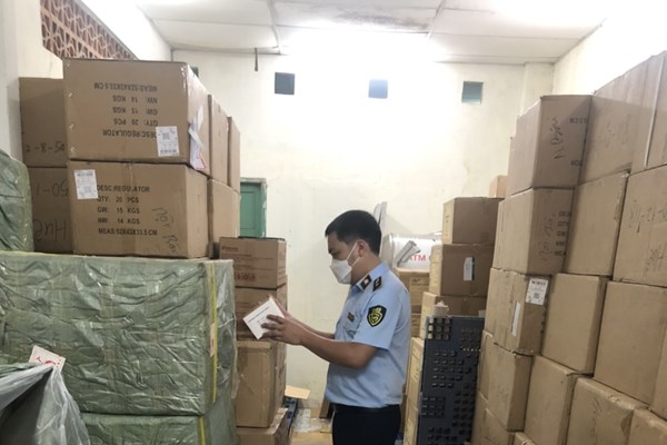 Phát hiện gần 10.000 khẩu trang giả mạo nhãn hiệu