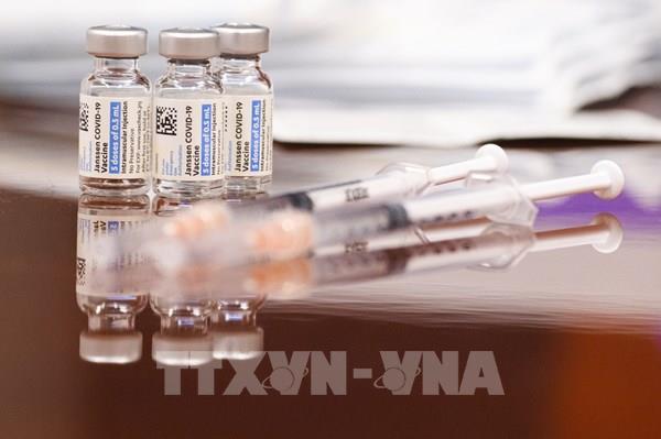 CDC Mỹ khuyến nghị tiêm mũi tăng cường đối với vaccine của Moderna và Johnson & Johnson