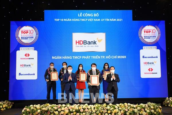 Vietnam Report: HDBank khẳng định vị thế top 5 ngân hàng uy tín của năm