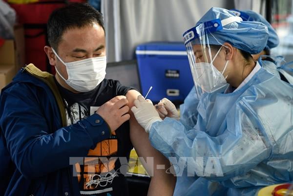 Người tiêm phòng COVID-19 đầy đủ có thể lây cho người khác nếu bị nhiễm không?