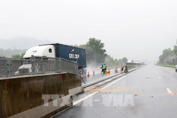 Thông tuyến cao tốc Đà Nẵng-Quảng Ngãi đoạn qua Quảng Nam sau sự cố sạt lở