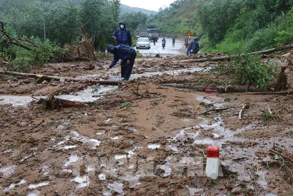 Mưa lũ gây nhiều thiệt hại tại khu vực miền Trung