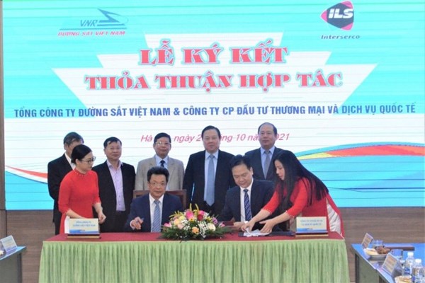 VNR ký hợp tác với ILS trong lĩnh vực khai thác vận tải hàng hóa, dịch vụ đường sắt
