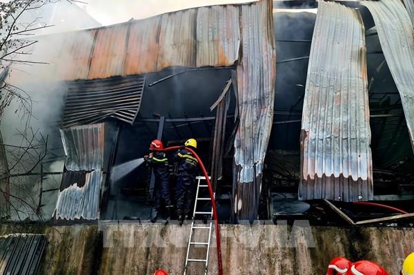 Cháy kho vật liệu ở Thành phố Hồ Chí Minh