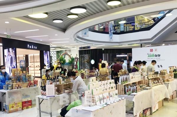 Thương hiệu trong và ngoài nước "bắt tay" làm mới điểm bán