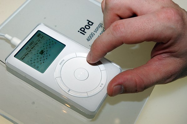 iPod tuổi 20 và cuộc cách mạng âm nhạc của Apple
