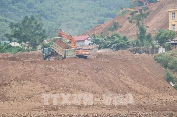 Nhà thầu đổ đất đá thải sai vị trí trong quá trình thực hiện dự án chống sạt lở