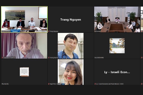 Israel trao tặng màng phim kháng virus COVID-19 cho Bệnh viện Đại học Y Hà Nội