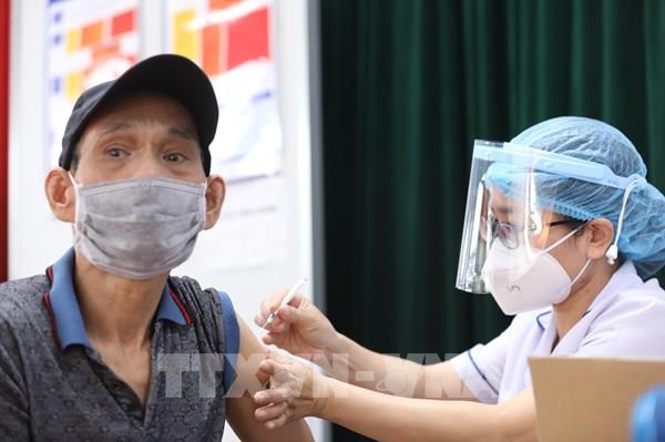 Tỷ lệ tiêm vaccine COVID-19 của Việt Nam vượt xa tỷ lệ trung bình thế giới