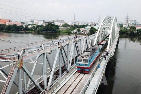 Lượng khách đi tàu giảm, ngành đường sắt xem xét tạm dừng một số đôi tàu