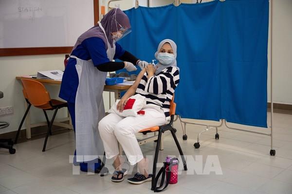 Malaysia là một trong 10 nước có tỷ lệ tiêm phòng COVID-19 cao nhất thế giới