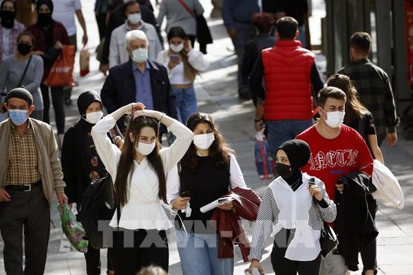 Tầm nhìn dài hạn để kiểm soát hiệu quả COVID-19