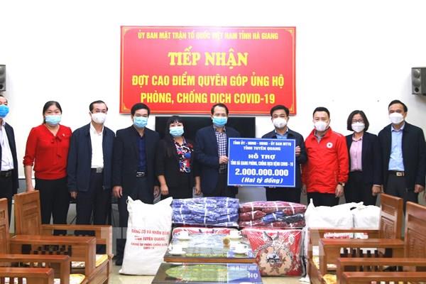 Tuyên Quang hỗ trợ Hà Giang 2 tỷ đồng cùng vật tư, thiết bị y tế phòng, chống dịch COVID-19