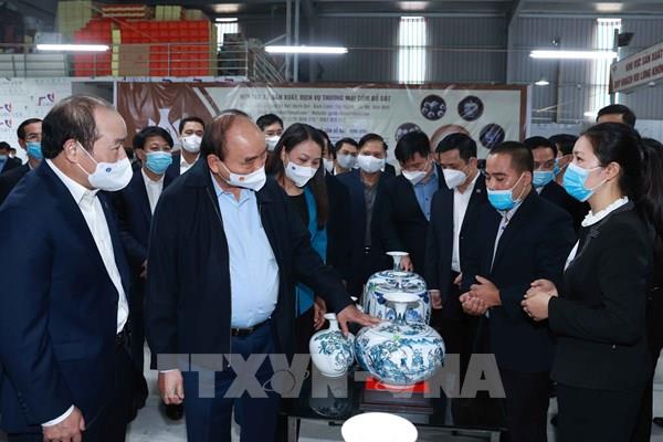 Chủ tịch nước Nguyễn Xuân Phúc thăm hai hợp tác xã tiêu biểu tại Ninh Bình