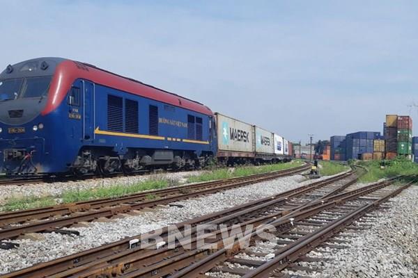 VNR: Tăng trưởng vận tải hàng hóa không bù đắp được cho vận tải hành khách