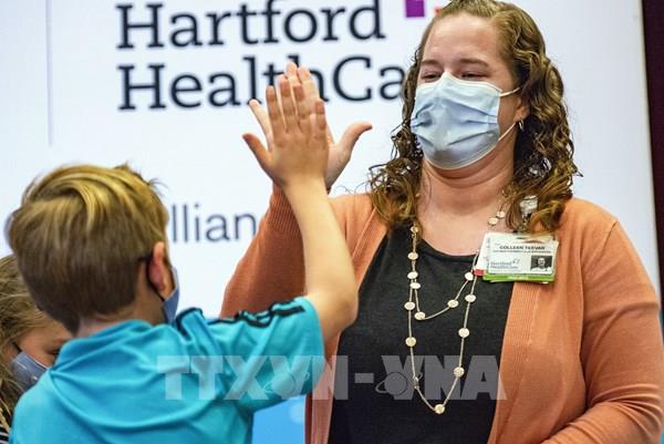 Lợi ích của việc tiêm phòng COVID-19 cho trẻ nhỏ