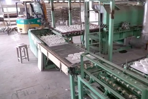 “Tặng cần câu hay xâu cá”?