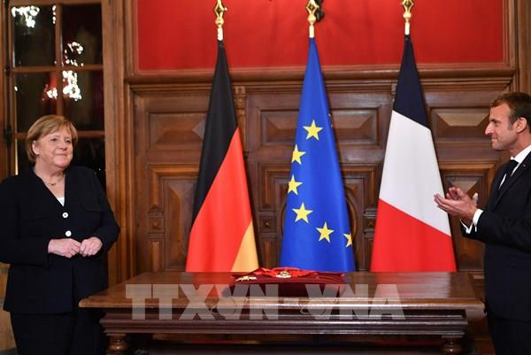 Tổng thống Pháp tặng huân chương “Bắc đẩu Bội tinh” cho Thủ tướng Đức