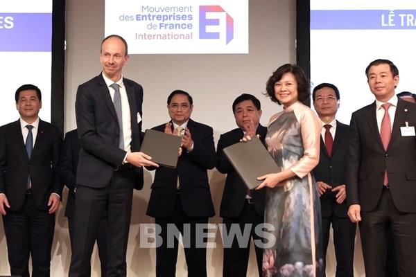 VinFast và EDF ký biên bản ghi nhớ hợp tác lắp đặt trạm sạc điện ô tô tại Pháp