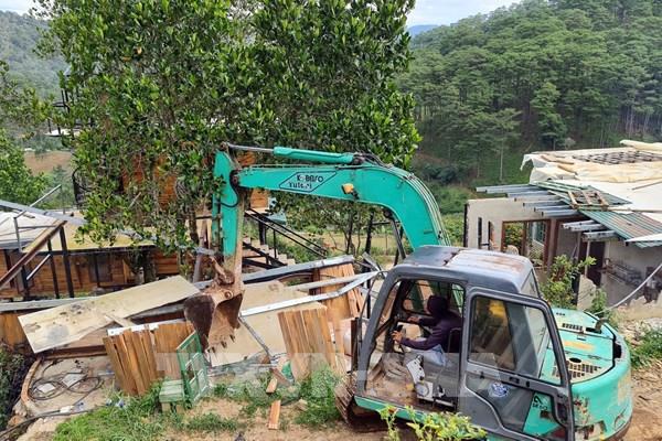 Phản hồi thông tin của TTXVN: Lâm Đồng giải tỏa nốt “Làng biệt thự” dưới chân Núi Voi