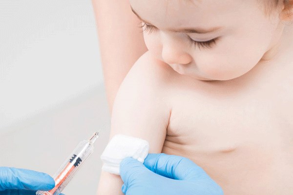 Những lưu ý cho cha mẹ khi đưa trẻ đi tiêm phòng vaccine
