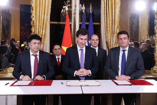 Việt Nam và Airbus tăng cường hợp tác trong lĩnh vực quan sát không gian