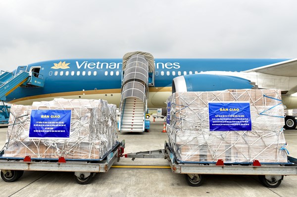 Vietnam Airlines vận chuyển vật tư y tế phòng chống dịch COVID-19 từ châu Âu