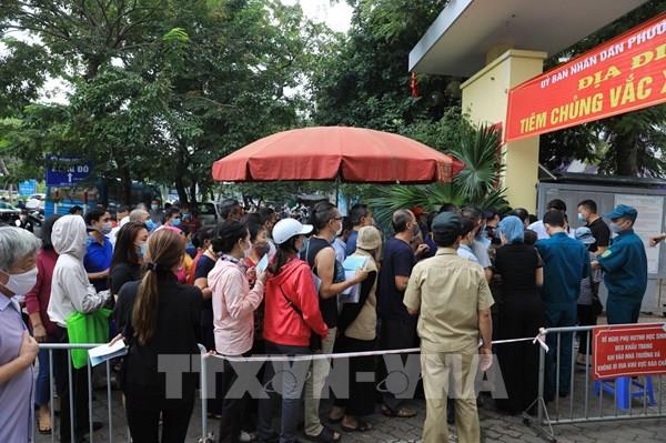 Hà Nội: Điểm tiêm phòng COVID-19 phường Kim Liên không đảm bảo giãn cách