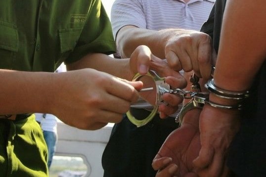 Bình Dương tạm giữ nhóm đối tượng chuyên làm giả sổ đỏ để lừa đảo