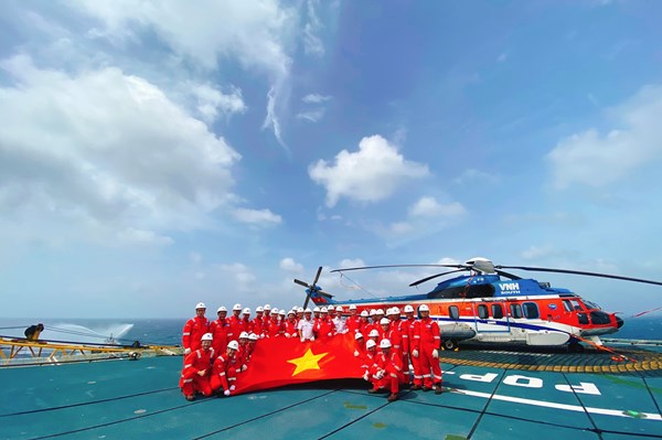 Bản sắc văn hóa “những người đi tìm lửa”