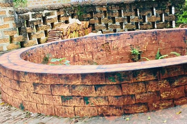 Hà Nội xử phạt họa sĩ đoàn làm phim tô vẽ giếng cổ tại Làng cổ Đường Lâm