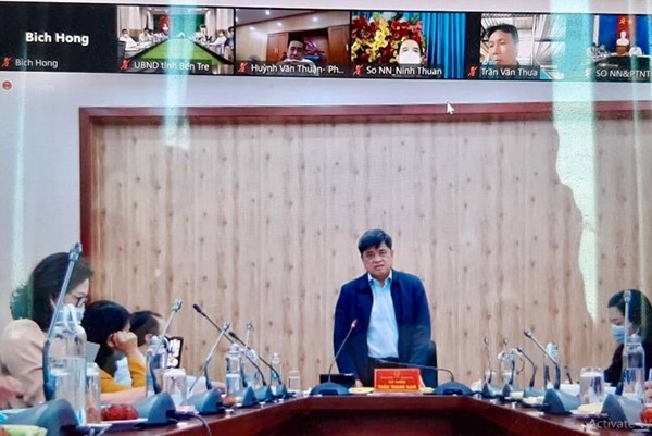 Bàn nâng cao giá trị sản phẩm và phát triển nghề muối truyền thống