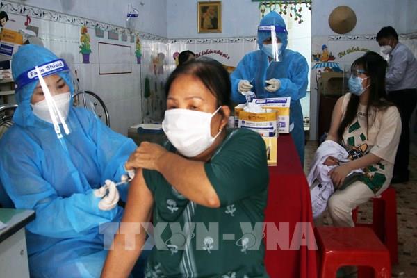 Ngày 12/11, ghi nhận 8.982 ca mắc COVID-19, tăng 831 ca so với hôm trước