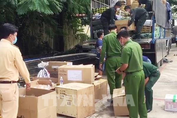 An Giang: Phát hiện, tạm giữ số lượng lớn hàng hóa không rõ nguồn gốc