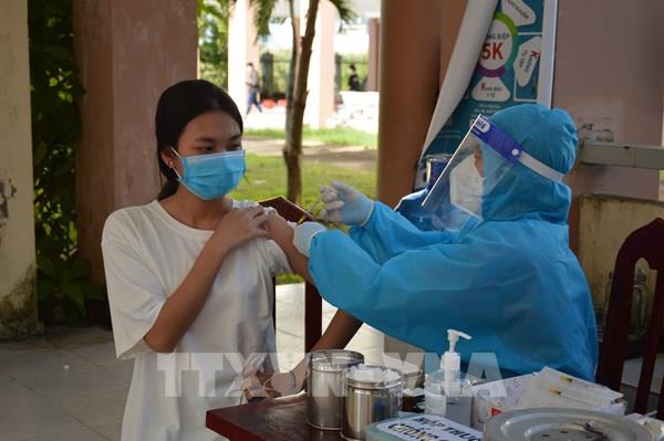 Đồng Tháp tiêm vaccine phòng COVID-19 cho học sinh THPT