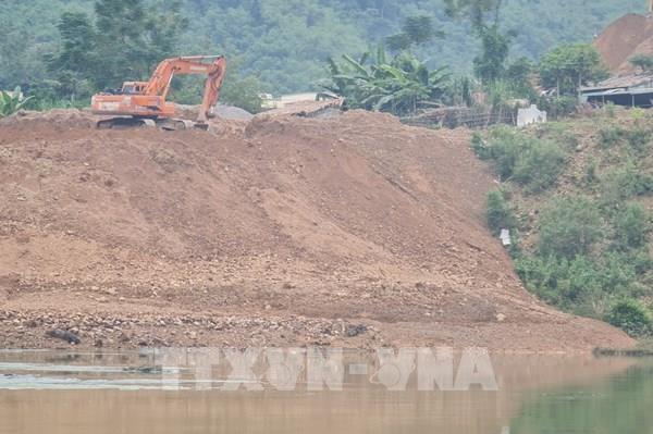 Phản hồi thông tin của TTXVN: Nhà thầu phải thanh thải toàn bộ khối lượng đổ thải sai vị trí xuống lòng sông Mã