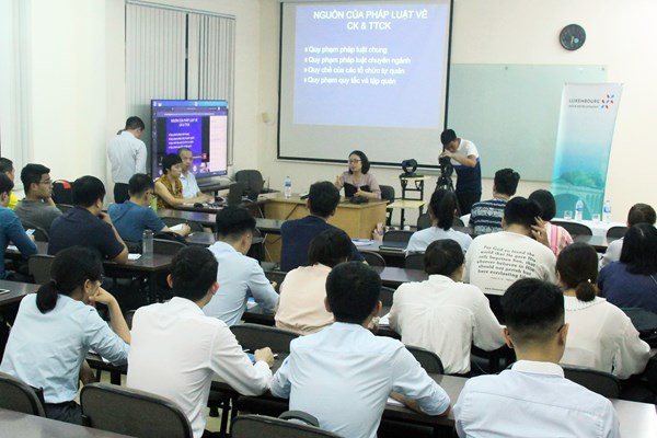 Đào tạo kiến thức cho nhà đầu tư chứng khoán