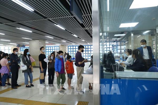 Hơn 25.300 lượt khách đi tàu Cát Linh - Hà Đông trong ngày đầu bán vé