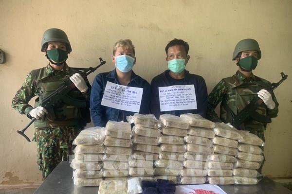 Bắt giữ hai đối tượng vận chuyển lượng ma túy lớn qua biên giới