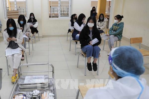 Hà Nội: Tìm người đến quán Vịt ngon sạch; tiêm vaccine COVID-19 cho 33.618 trẻ từ 15-17 tuổi