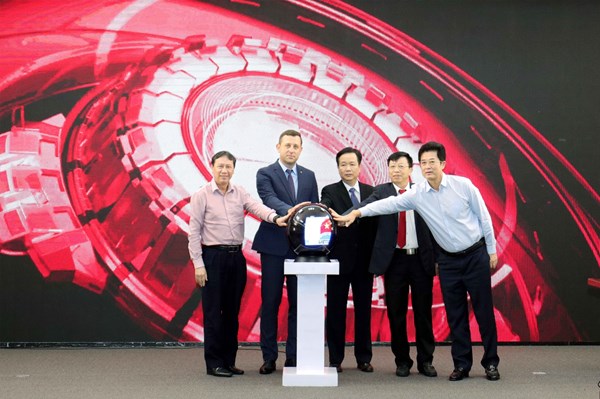 PVN đón dòng dầu đầu tiên từ các giàn BK-18A và BK-19 mỏ Bạch Hổ