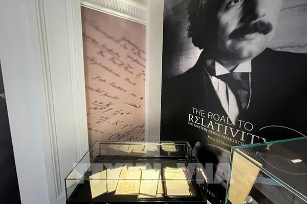 Kỷ lục đấu giá bản thảo viết tay của Albert Einstein