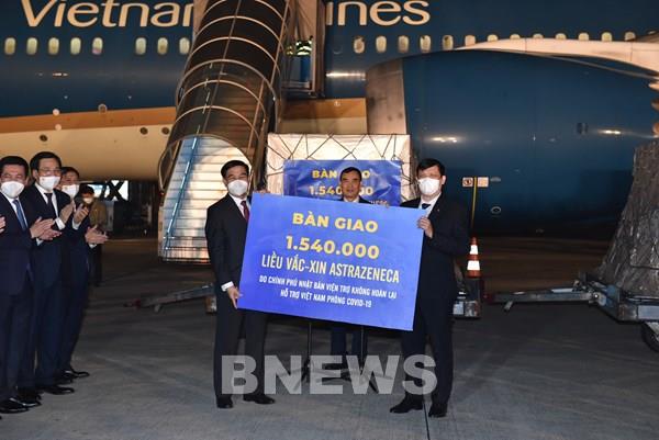 Vietnam Airlines vận chuyển an toàn 1,5 triệu liều vaccine COVID-19 từ Nhật Bản