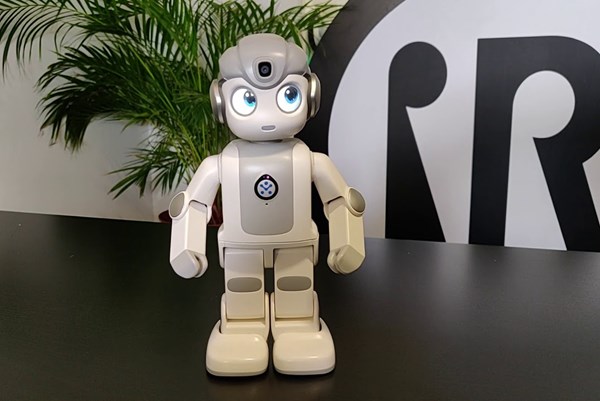 Hàn Quốc sử dụng robot trợ giảng giúp trẻ trải nghiệm công nghệ