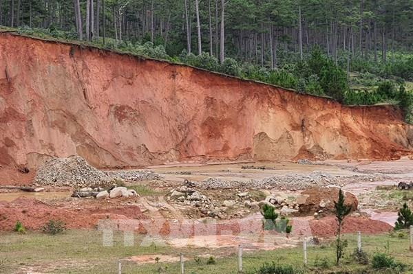 Tiếp diễn việc khai thác cát gây sạt lở ở rừng đầu nguồn Đa Nhim